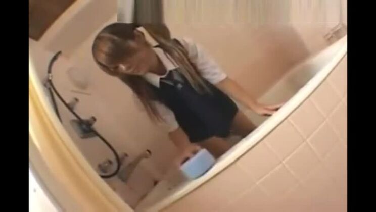 SNFD-002 Colegialas japonesas con aspecto mojado 2