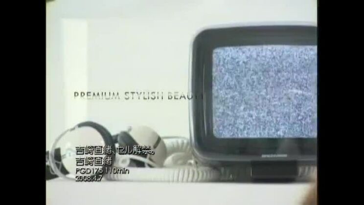 La alocada chica japonesa Nao Yoshizaki en una película porno japonesa POV con sexo oral y penetración facial.