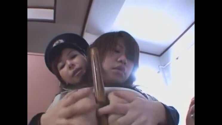 Puta japonesa exótica en la increíble película JAV lésbica/rezubiana de grandes tetas.