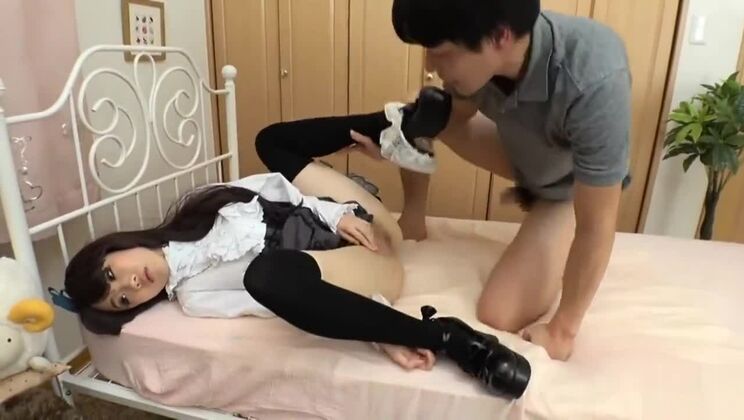 Rin Aoki como una muñeca gótica sexual