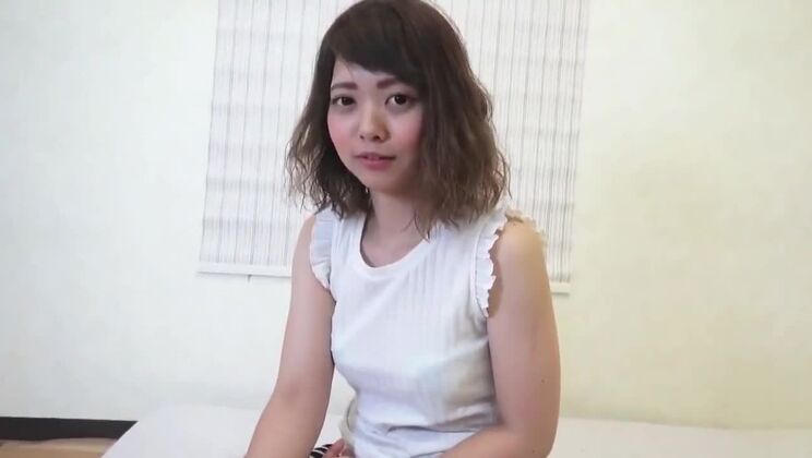 Chica japonesa linda se tira pedos