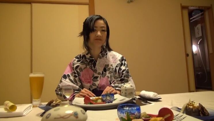 La mejor modelo japonesa, Kazumi Osanai, en Crazy Showers, escena de masturbación/onanii JAV.