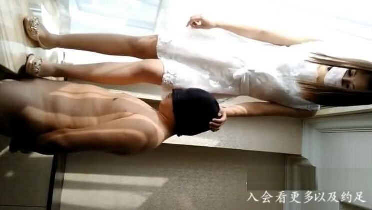 TRABAJO CON LOS PIES CHINO学姐阳台丝袜踩JJ，射了好多