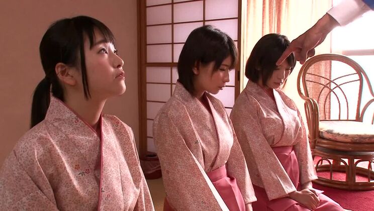 Chica japonesa exótica en un increíble vídeo JAV censurado de masturbación, clip universitario.