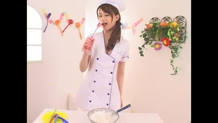 La modelo japonesa cachonda Akiho Yoshizawa en un increíble vídeo JAV de fetiches y masturbación.