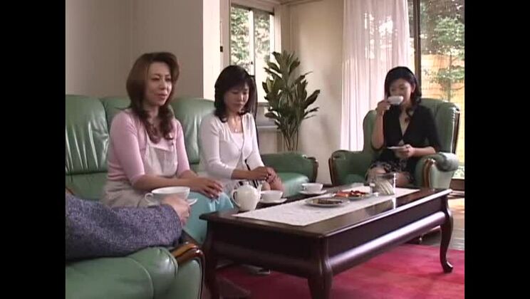 Prostitutas japonesas exóticas Maika Asai, Noriko Enomoto, Yumi Kazama en Horny Fingering, Big Tits JAV clip