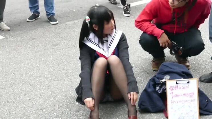 Impresionante vídeo XXX de una chica sexy, míralo.