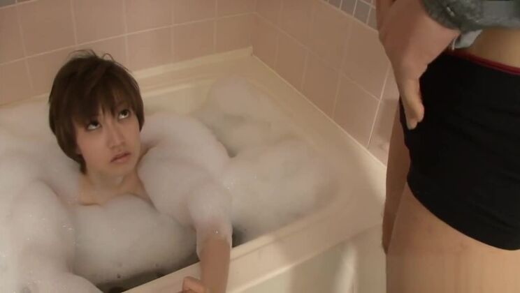 Sexo a tres bandas con asiáticas traviesas