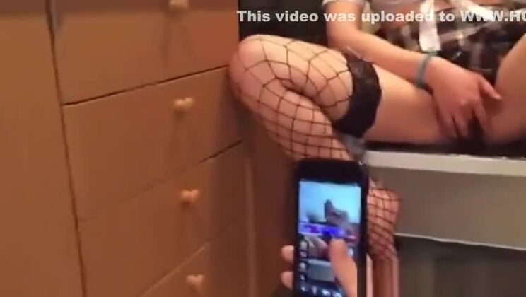 Dos lindas chicas japonesas quieren hacer un trío.