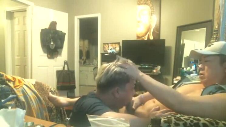 UN CHICO VIETNAMITA RELLENITO QUERÍA ATRAGANTARSE CON MI POLLA, LE FOLLÉ UN POCO EL CULO GORDO :)