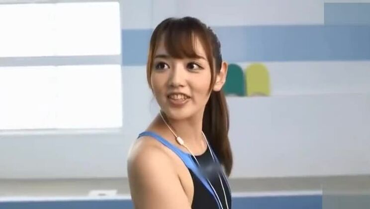 Hermana mayor hermosa y trabajadora, follada en público fset737