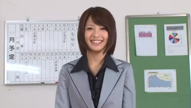 Yuuki Natsume, una hermosa chica asiática, se masturbó.