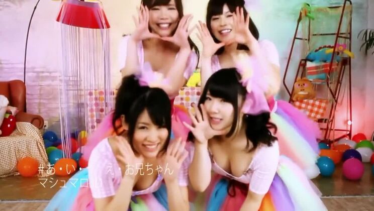 Chica japonesa exótica en sexo grupal cachondo, video JAV en HD