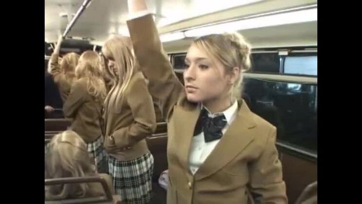 La mejor puta japonesa en la escena JAV más caliente de masturbación/onanii y mamadas.