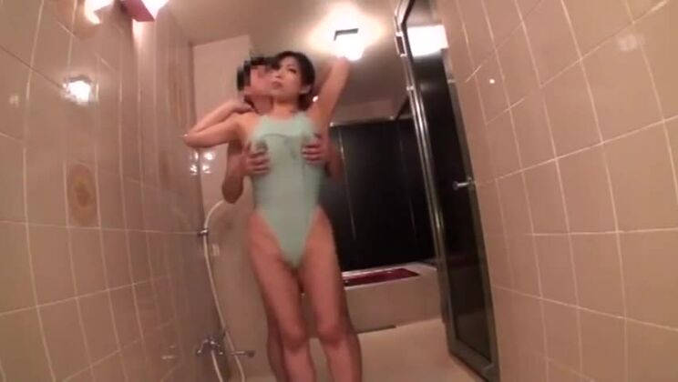 Modelo japonesa exclusiva en la escena JAV fetichista más reciente, solo aquí.