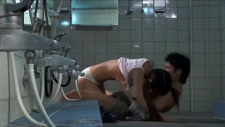 Un coreano comparte todos sus encuentros sexuales apasionados.