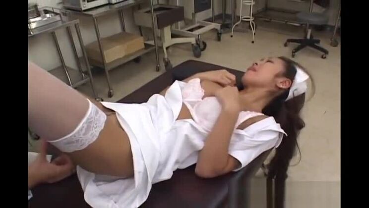 Erena Fujimori cachonda, asiática de verdad, parte 4