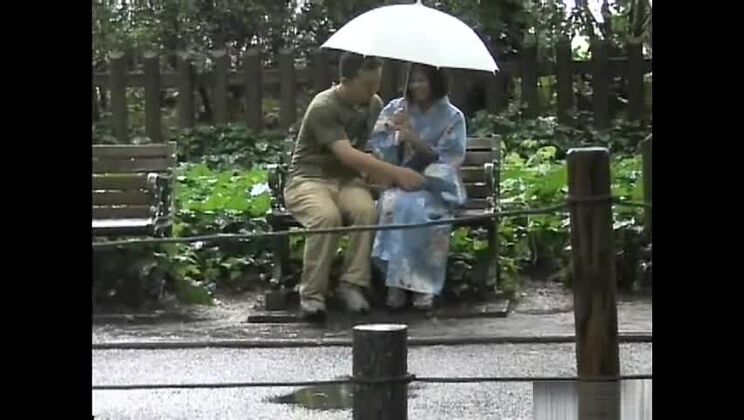 La puta japonesa más sexy en Horny Outdoor, escena de cosplay JAV