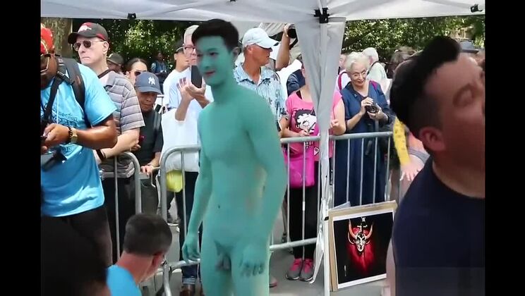 Chico japonés guapo en la ciudad de Nueva York :)