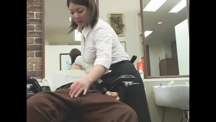 Increíble zorra japonesa en fabulosa mamada, clip JAV de tetas pequeñas