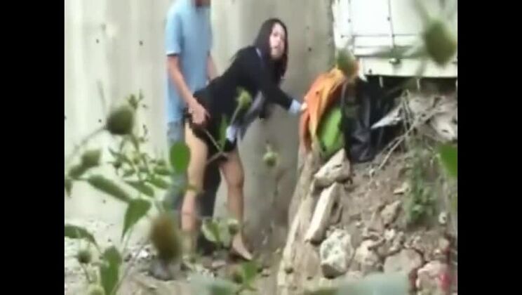 Adolescente japonesa follando en público 1