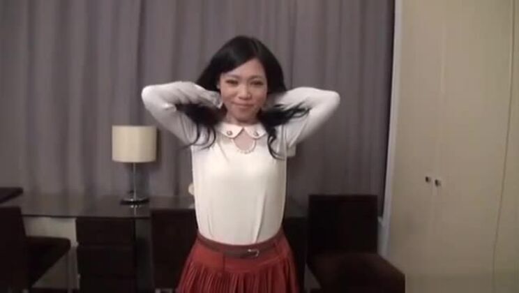 Revisión corporal JAV striptease madre joven real Subtitulado