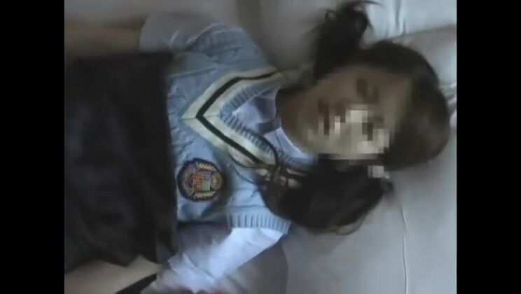 chica con pañales y juego de roles de edad japonesa