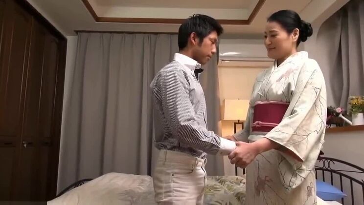 La mejor chica japonesa en un clip JAV único de sexo anal/anaru y sexo oral/fera.