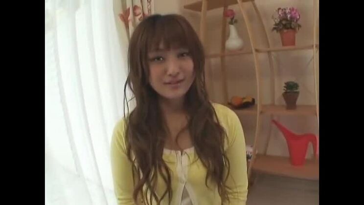 La increíble chica japonesa Reika Kudo en la película JAV "Incredible Small Tits"