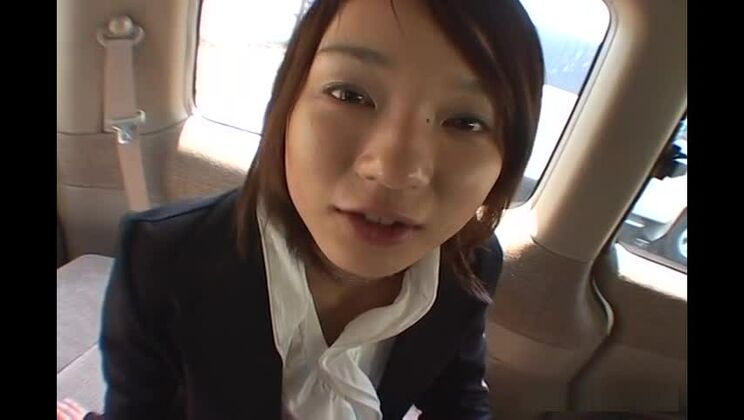 Ai Tohno se mete en un coche y folla duro.