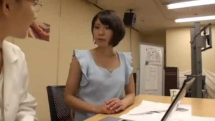 Una fabulosa chica japonesa en un increíble vídeo JAV solo para ti.