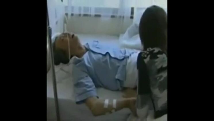 Las mujeres engañan a sus maridos hospitalizados.