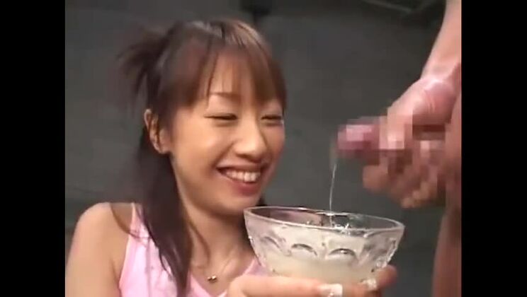 Escena de sexo exótico. Eyaculación. Mira sin censura.