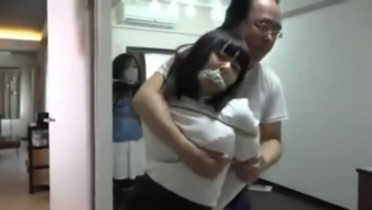 Jpdamsel amordazó a 2 chicas