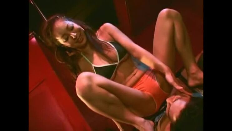 La exótica chica japonesa Mina Fukuhara en la mejor escena hardcore de JAV en pareja.