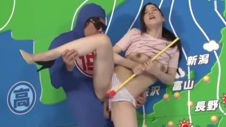 Presentadora de noticias femenina con lenguaje obsceno, parte 2