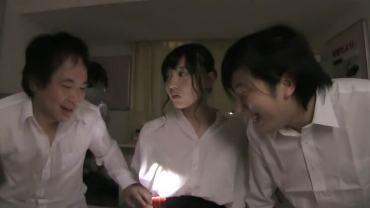 Chica japonesa loca en una fabulosa película JAV en HD y POV.