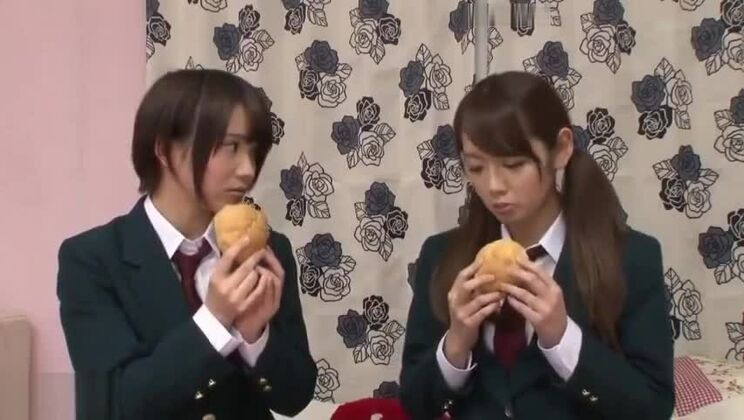 Excelente escena porno lésbica, la más loca, sin censura.