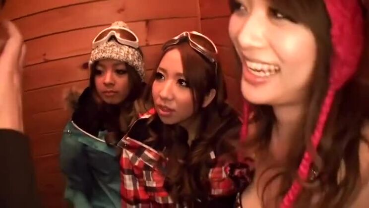 Vídeo porno de chupadas de polla con Akari Hoshino, Rin Aikawa y Wakana Kinoshita