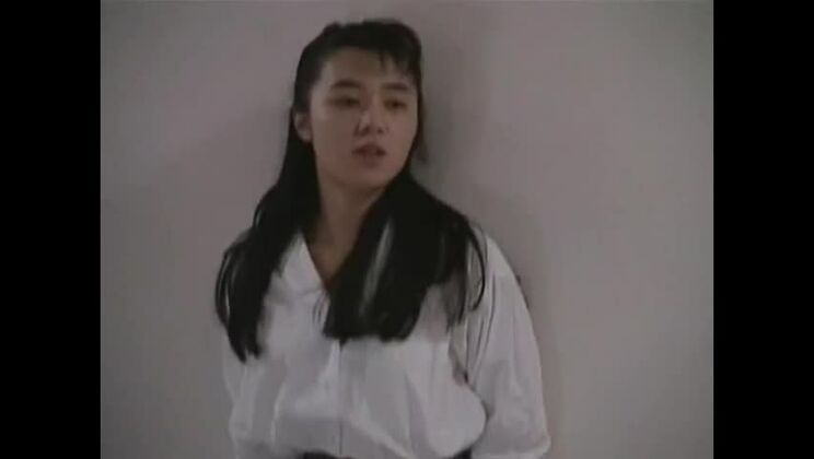 La alocada chica japonesa Mirei Asaoka en un vídeo JAV de compilación erótica