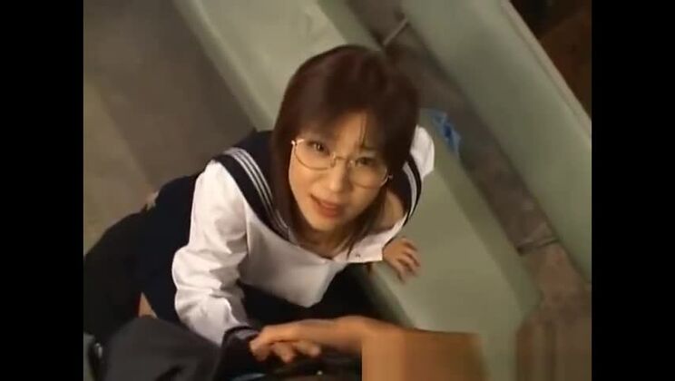 Aimi Sweet, la muñeca japonesa, es una chica sexy (parte 6)