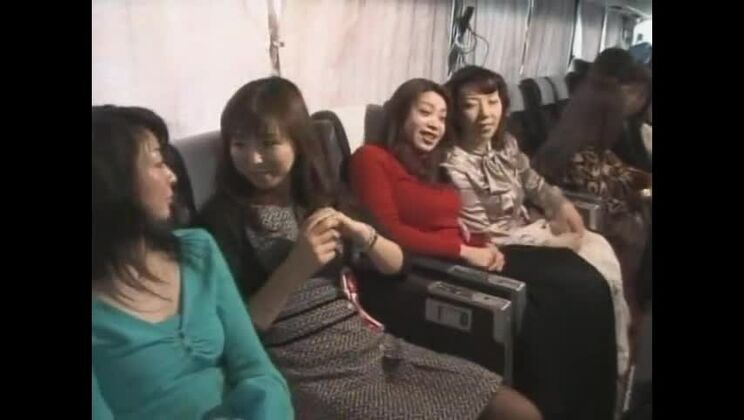 Increíble modelo japonesa Miki Kanzaki, Riri Kouda, Chisato Shouda en el clip JAV de pareja más caliente