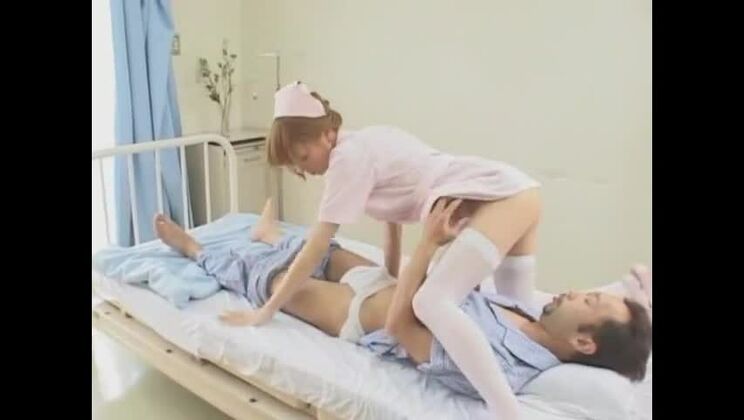Chica japonesa cachonda en Amazing Nurse/Naasu, vídeo JAV de cunnilingus