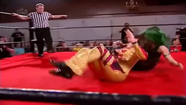 (Lucha libre femenina) Dark Angel Sarah Stock contra MsChif