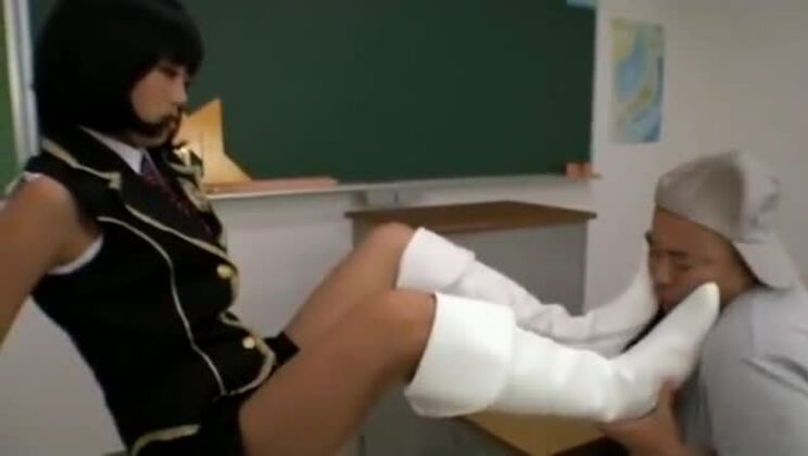 Dominación femenina japonesa, fetiche de botas, ídolo de dominación