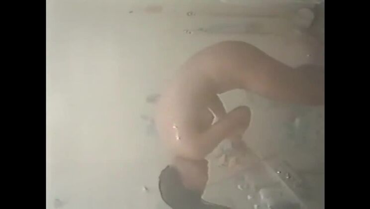 Escena exótica para adultos. Versión exclusiva para mujer sola.