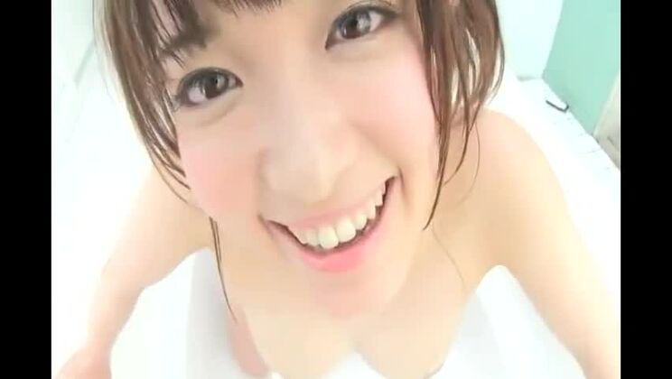 Vídeo de mujer asiática, fetiche y solitaria