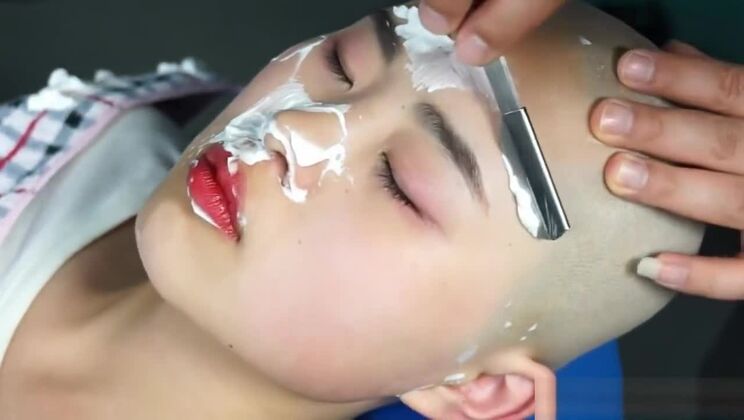 Sexy asiática calva rapada 2