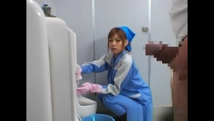 Hermosa trabajadora de mantenimiento parte 4