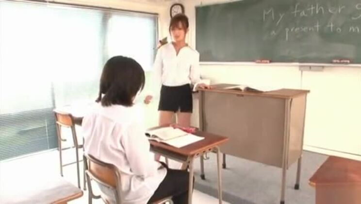Rio Fujisaki, encantadora profesora japonesa